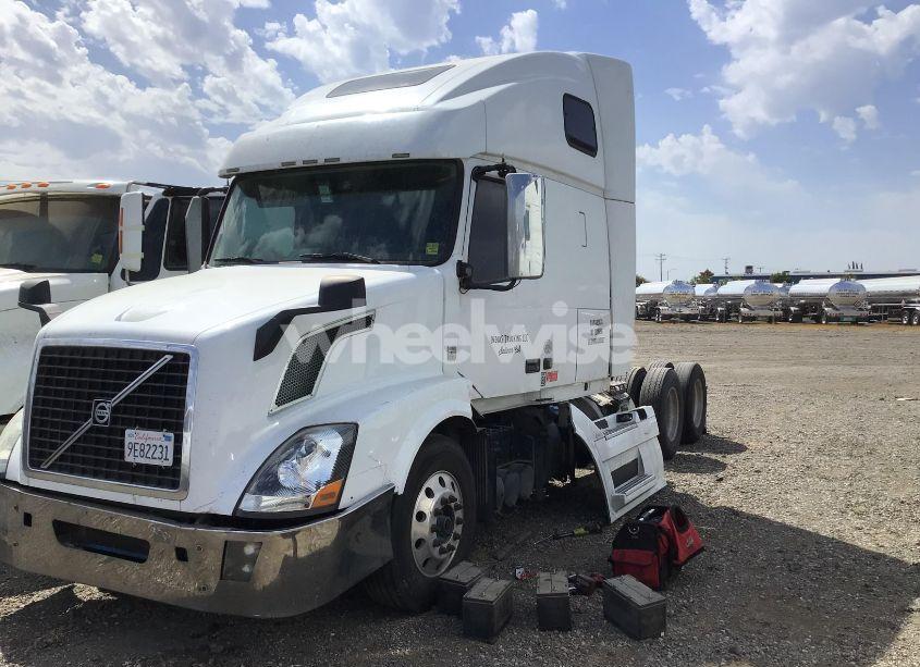 Photo 2 of 2015 Volvo Vn VNL (VIN 4V4NC9EG0FN187117)