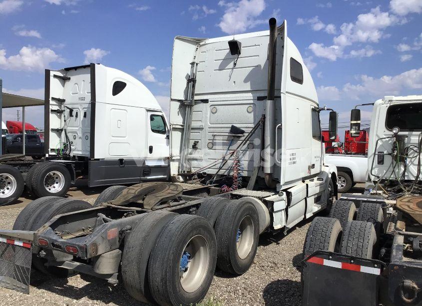 Photo 4 of 2015 Volvo Vn VNL (VIN 4V4NC9EG0FN187117)