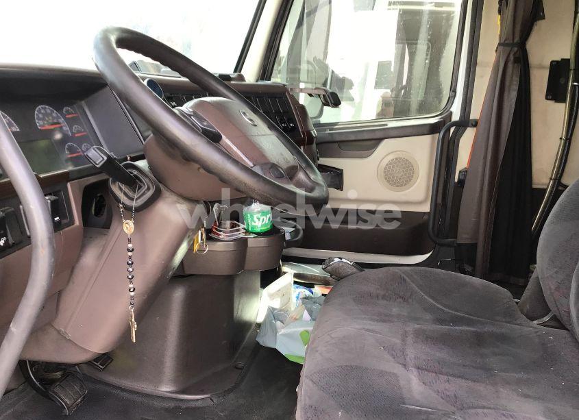 Photo 5 of 2015 Volvo Vn VNL (VIN 4V4NC9EG0FN187117)