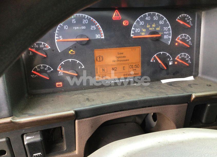 Photo 6 of 2015 Volvo Vn VNL (VIN 4V4NC9EG0FN187117)