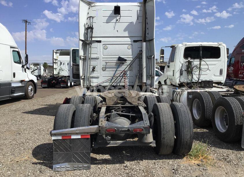 Photo 8 of 2015 Volvo Vn VNL (VIN 4V4NC9EG0FN187117)