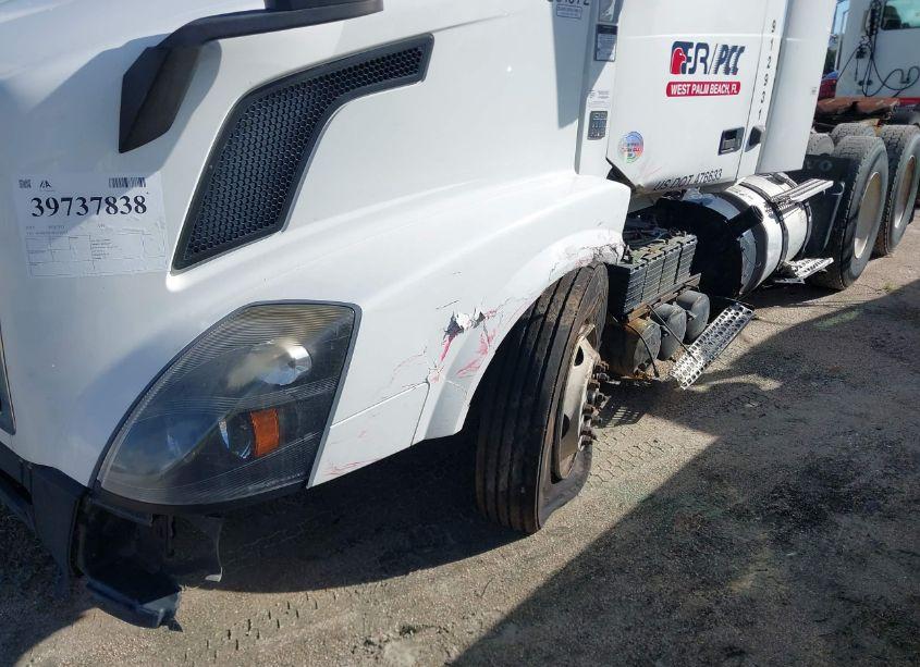 Photo 10 of 2015 Volvo Vn VNL (VIN 4V4NC9EG4FN912931)