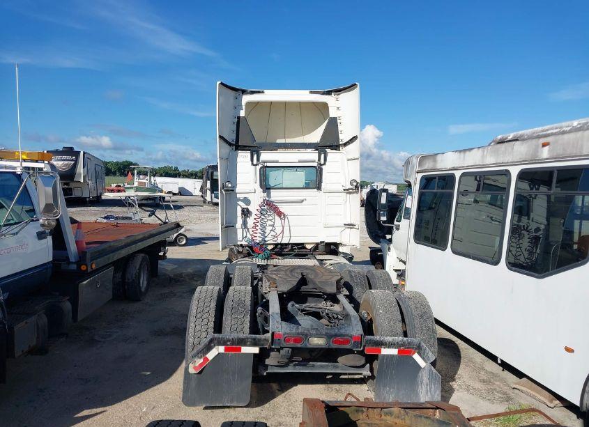 Photo 18 of 2015 Volvo Vn VNL (VIN 4V4NC9EG4FN912931)