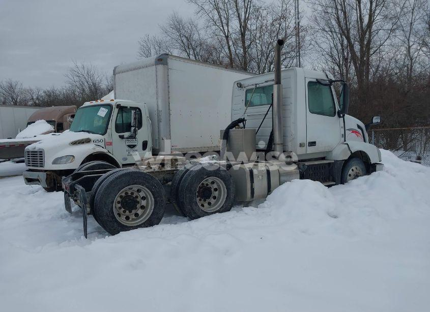 Photo 4 of 2012 Volvo Vn VNL (VIN 4V4NC9EG8CN541994)