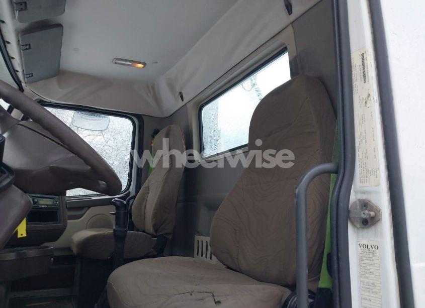 Photo 6 of 2012 Volvo Vn VNL (VIN 4V4NC9EG8CN541994)