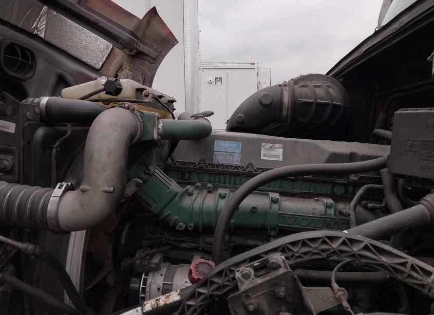 Photo 9 of 2015 Volvo Vn VNL (VIN 4V4NC9EH0FN915981)