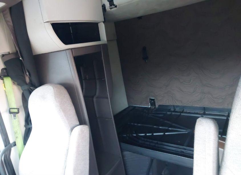 Photo 6 of 2016 Volvo Vn VNL (VIN 4V4NC9EH0GN937447)