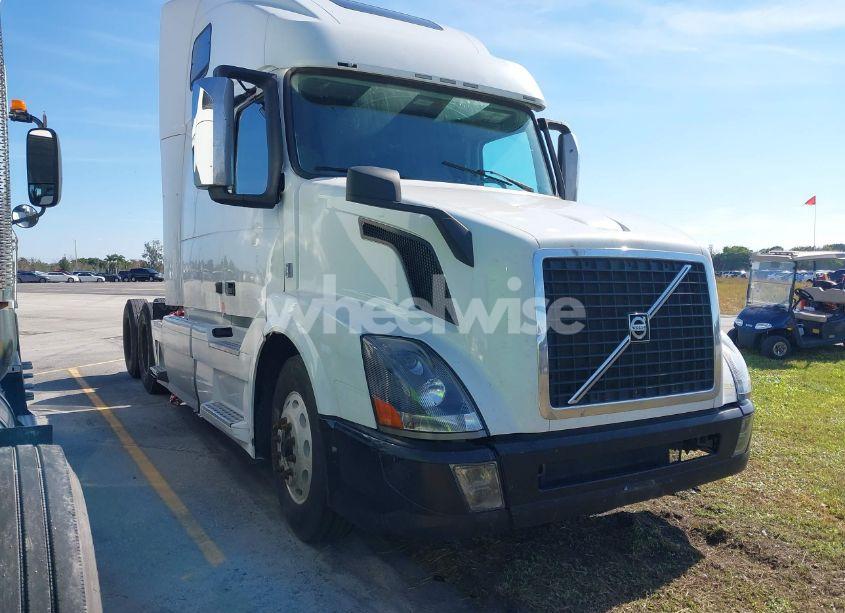 2015 Volvo Vn VNL (VIN 4V4NC9EH1FN908120) main photo