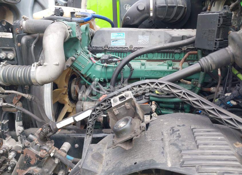 Photo 10 of 2015 Volvo Vn VNL (VIN 4V4NC9EH1FN908120)