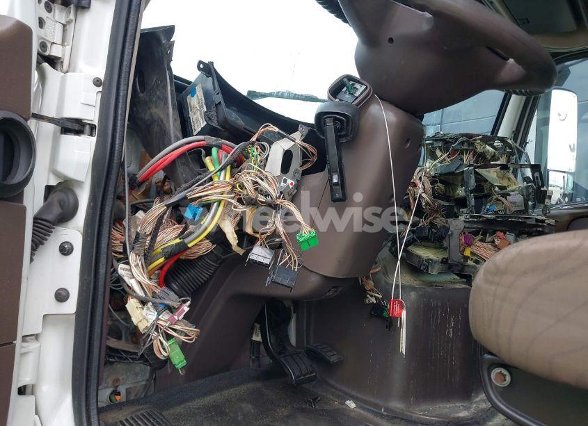 Photo 13 of 2015 Volvo Vn VNL (VIN 4V4NC9EH1FN908120)