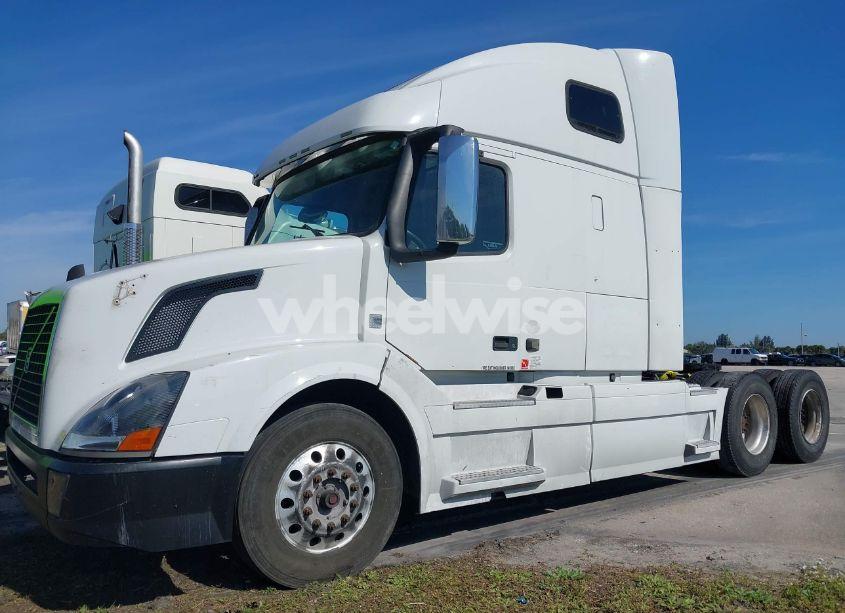 Photo 2 of 2015 Volvo Vn VNL (VIN 4V4NC9EH1FN908120)