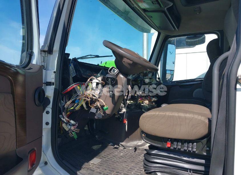 Photo 5 of 2015 Volvo Vn VNL (VIN 4V4NC9EH1FN908120)