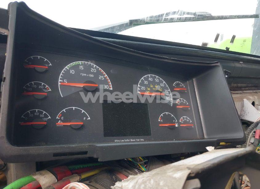 Photo 6 of 2015 Volvo Vn VNL (VIN 4V4NC9EH1FN908120)