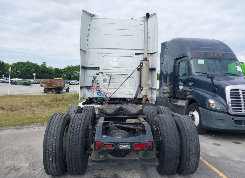 Photo 8 of 2015 Volvo Vn VNL (VIN 4V4NC9EH1FN908120)