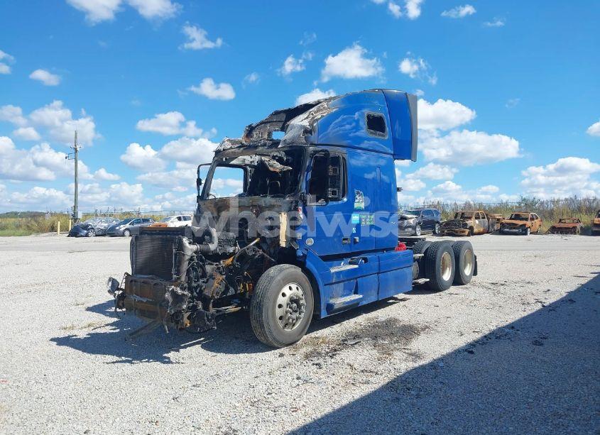 2015 Volvo Vn VNL (VIN 4V4NC9EH1FN916993) main photo
