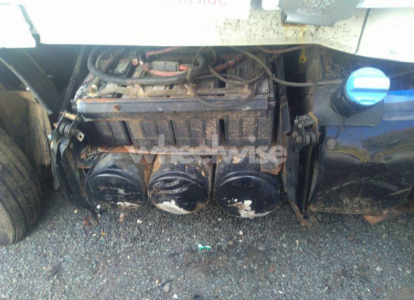 Photo 12 of 2015 Volvo Vn VNL (VIN 4V4NC9EH1FN917528)