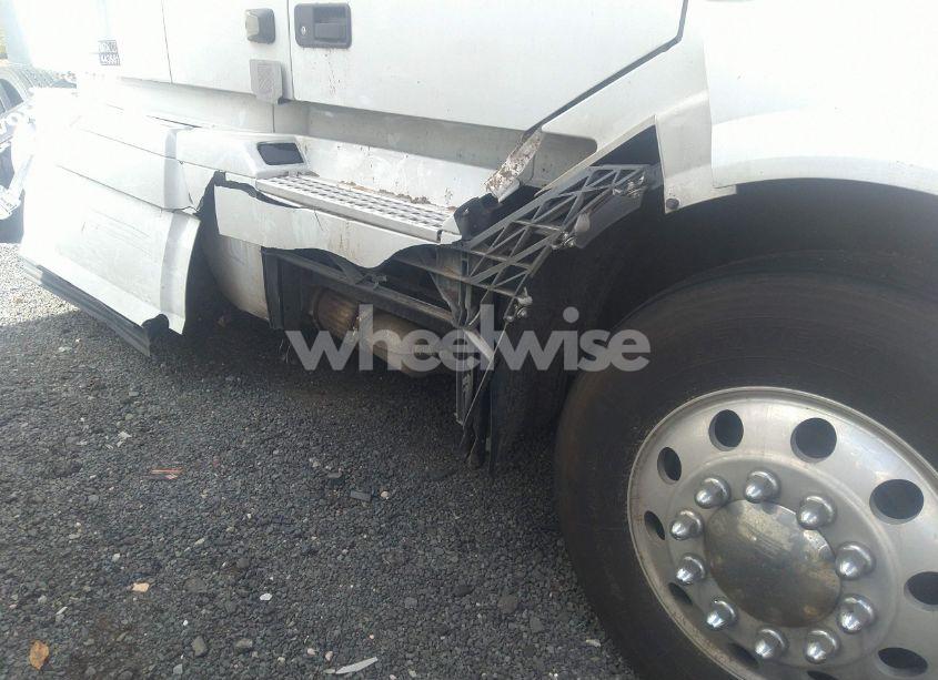 Photo 15 of 2015 Volvo Vn VNL (VIN 4V4NC9EH1FN917528)