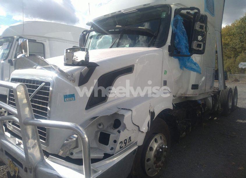 Photo 2 of 2015 Volvo Vn VNL (VIN 4V4NC9EH1FN917528)