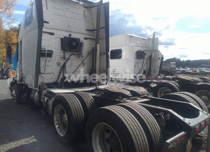 Photo 3 of 2015 Volvo Vn VNL (VIN 4V4NC9EH1FN917528)