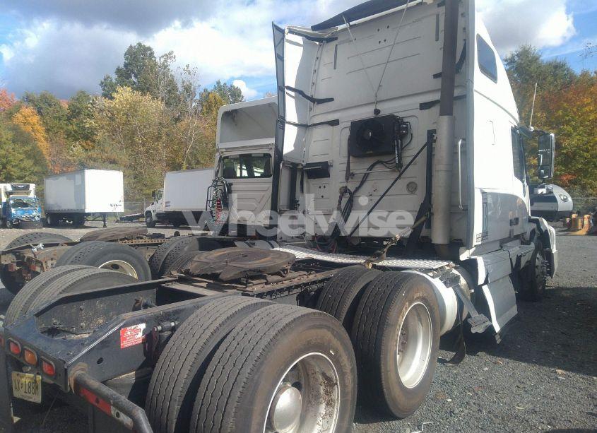 Photo 4 of 2015 Volvo Vn VNL (VIN 4V4NC9EH1FN917528)