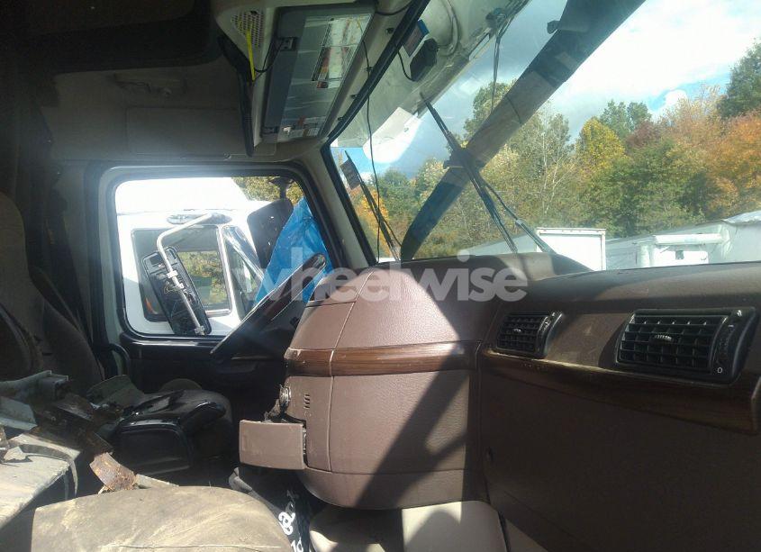 Photo 5 of 2015 Volvo Vn VNL (VIN 4V4NC9EH1FN917528)