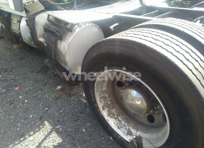 Photo 7 of 2015 Volvo Vn VNL (VIN 4V4NC9EH1FN917528)