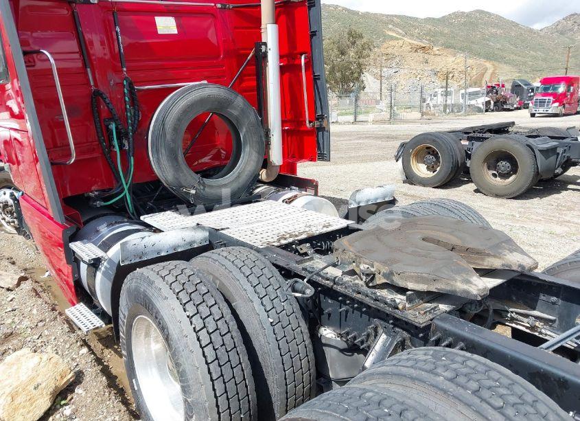 Photo 3 of 2015 Volvo Vn VNL (VIN 4V4NC9EH1FN922048)