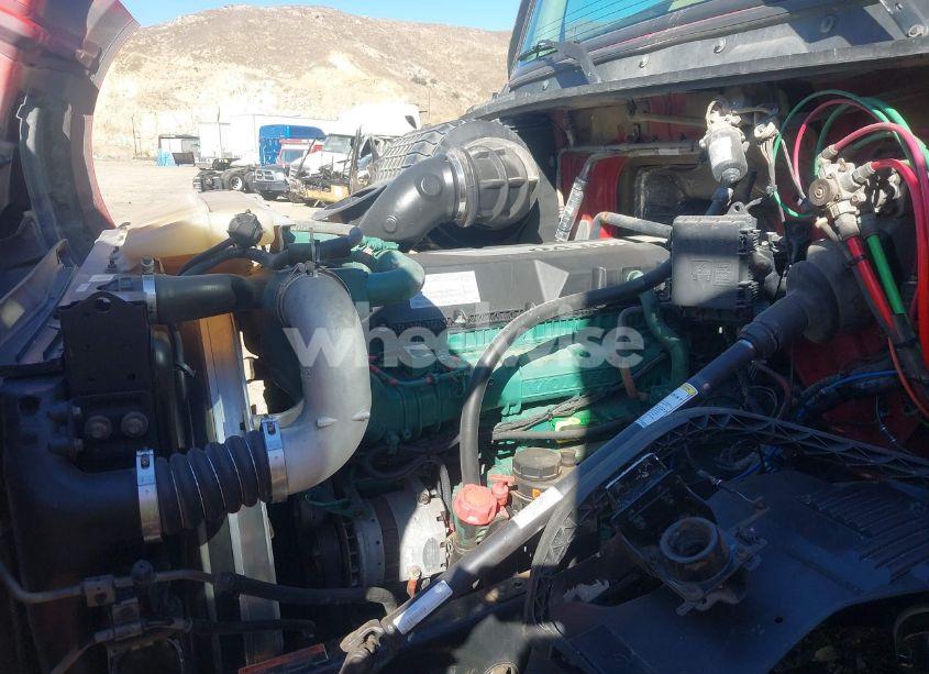 Photo 9 of 2015 Volvo Vn VNL (VIN 4V4NC9EH1FN922048)