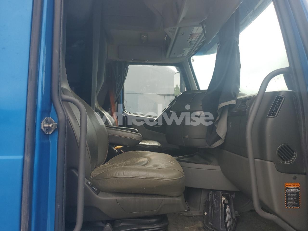 Photo 6 of 2021 VOLVO VNL SEMI TRUCK (VIN 4V4NC9EH1MN269539)