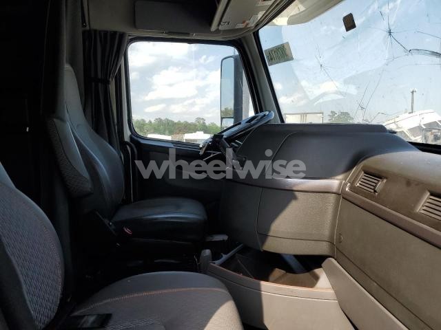 Photo 10 of 2022 VOLVO VN VNL (VIN 4V4NC9EH1NN304579)