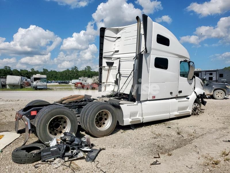 Photo 3 of 2022 VOLVO VN VNL (VIN 4V4NC9EH1NN304579)