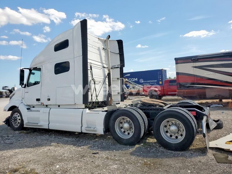 Photo 4 of 2022 VOLVO VN VNL (VIN 4V4NC9EH1NN304579)