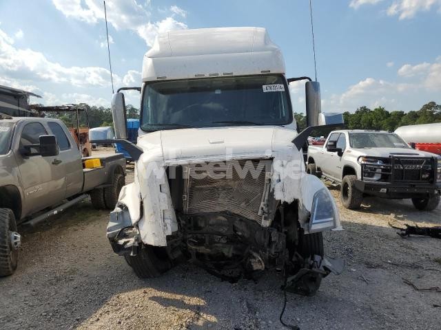 Photo 8 of 2022 VOLVO VN VNL (VIN 4V4NC9EH1NN304579)