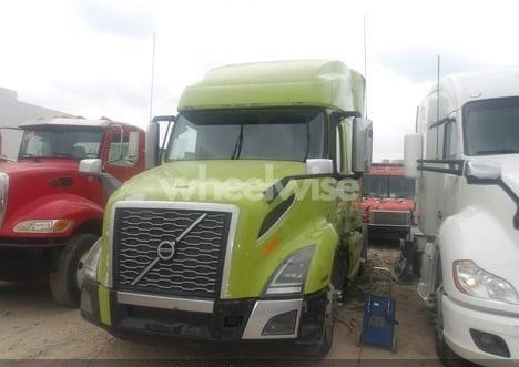 Photo 2 of 2022 Volvo Vnl (VIN 4V4NC9EH1NN605658)