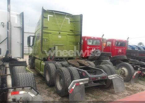 Photo 3 of 2022 Volvo Vnl (VIN 4V4NC9EH1NN605658)