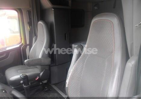 Photo 5 of 2022 Volvo Vnl (VIN 4V4NC9EH1NN605658)