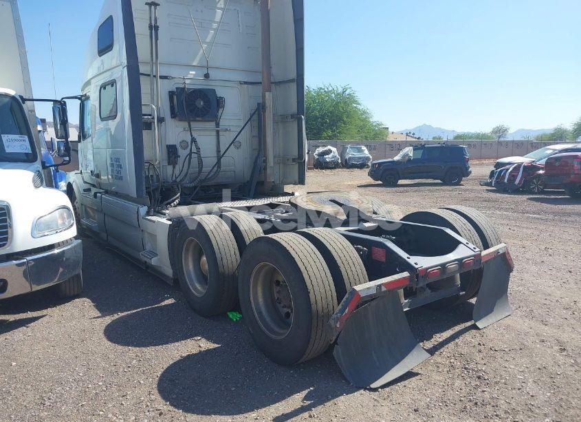 Photo 3 of 2016 Volvo Vn VNL (VIN 4V4NC9EH2GN934808)