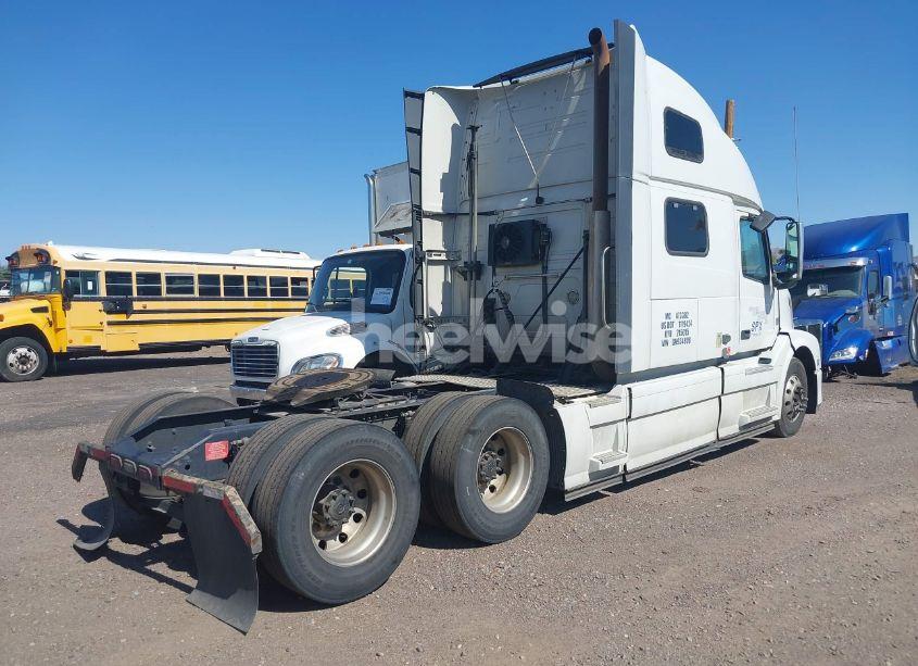 Photo 4 of 2016 Volvo Vn VNL (VIN 4V4NC9EH2GN934808)