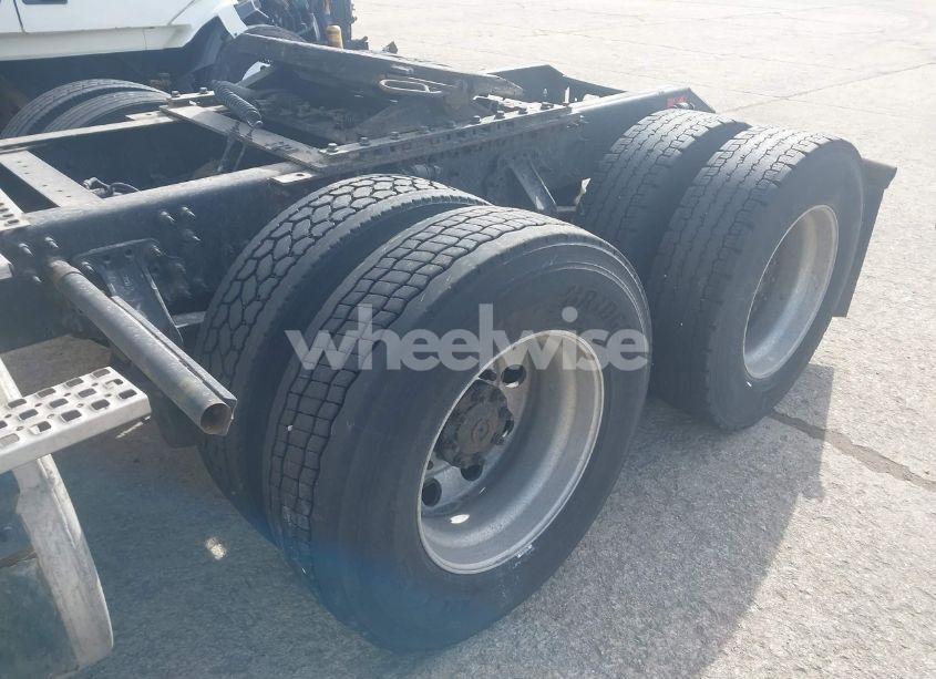 Photo 13 of 2016 Volvo Vn VNL (VIN 4V4NC9EH2GN956310)