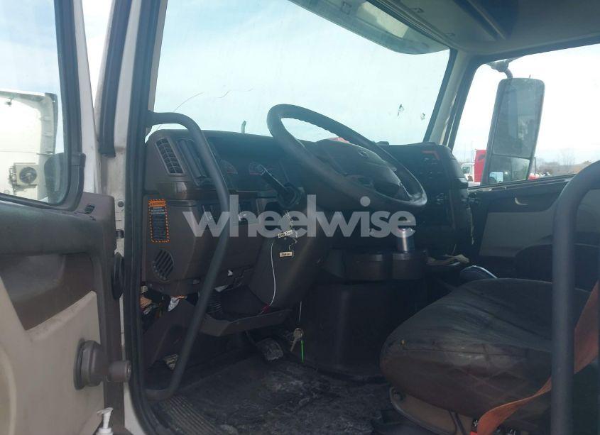 Photo 6 of 2016 Volvo Vn VNL (VIN 4V4NC9EH2GN956310)