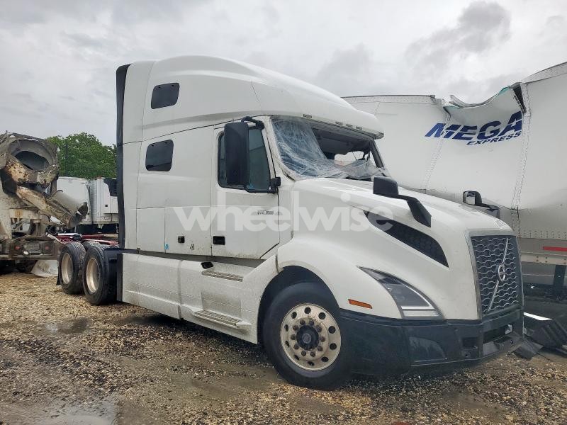 Photo 2 of 2021 VOLVO VN VNL (VIN 4V4NC9EH2MN284437)