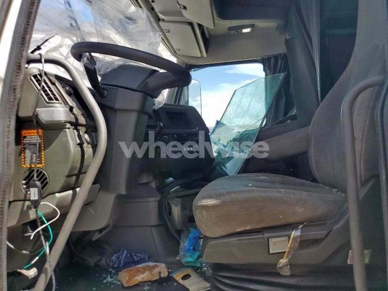 Photo 4 of 2021 VOLVO VN VNL (VIN 4V4NC9EH2MN284437)