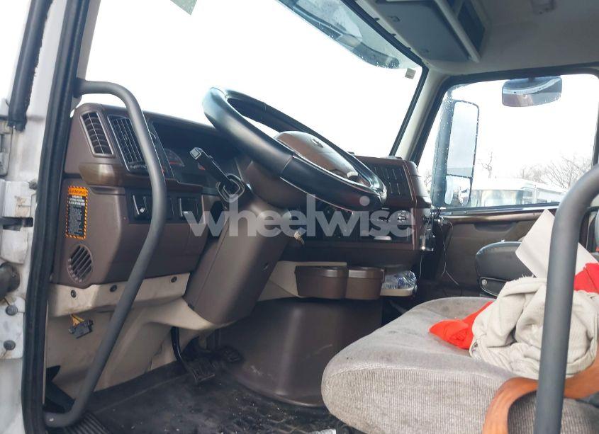 Photo 6 of 2016 Volvo Vn VNL (VIN 4V4NC9EH3GN950001)