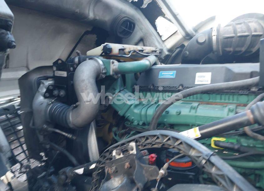 Photo 9 of 2016 Volvo Vn VNL (VIN 4V4NC9EH3GN950001)