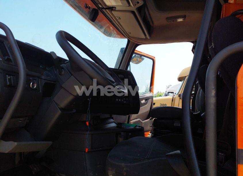 Photo 7 of 2019 Volvo Vnl (VIN 4V4NC9EH3KN209291)