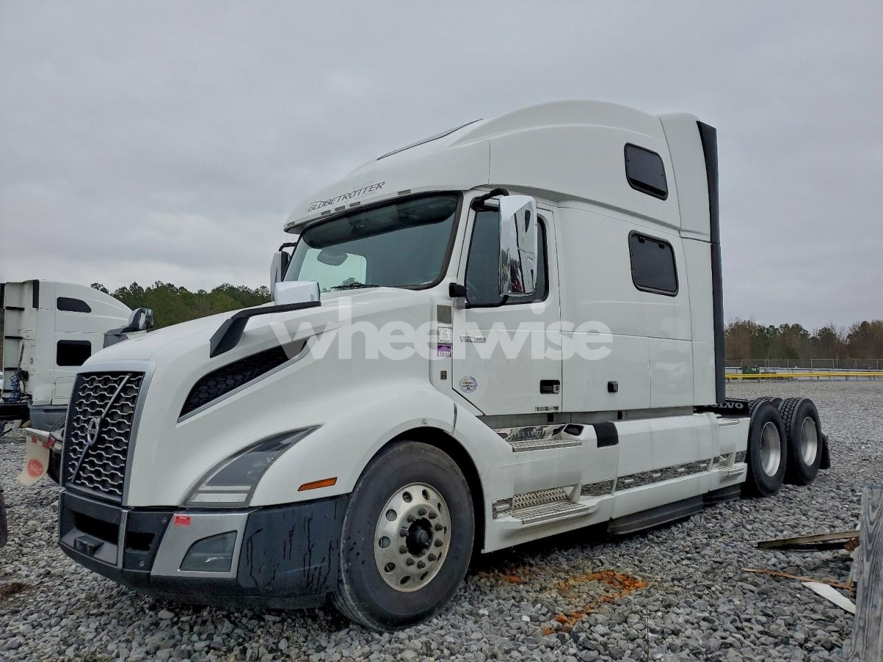Photo 2 of 2022 VOLVO VNL SEMI TRUCK (VIN 4V4NC9EH3NN308973)