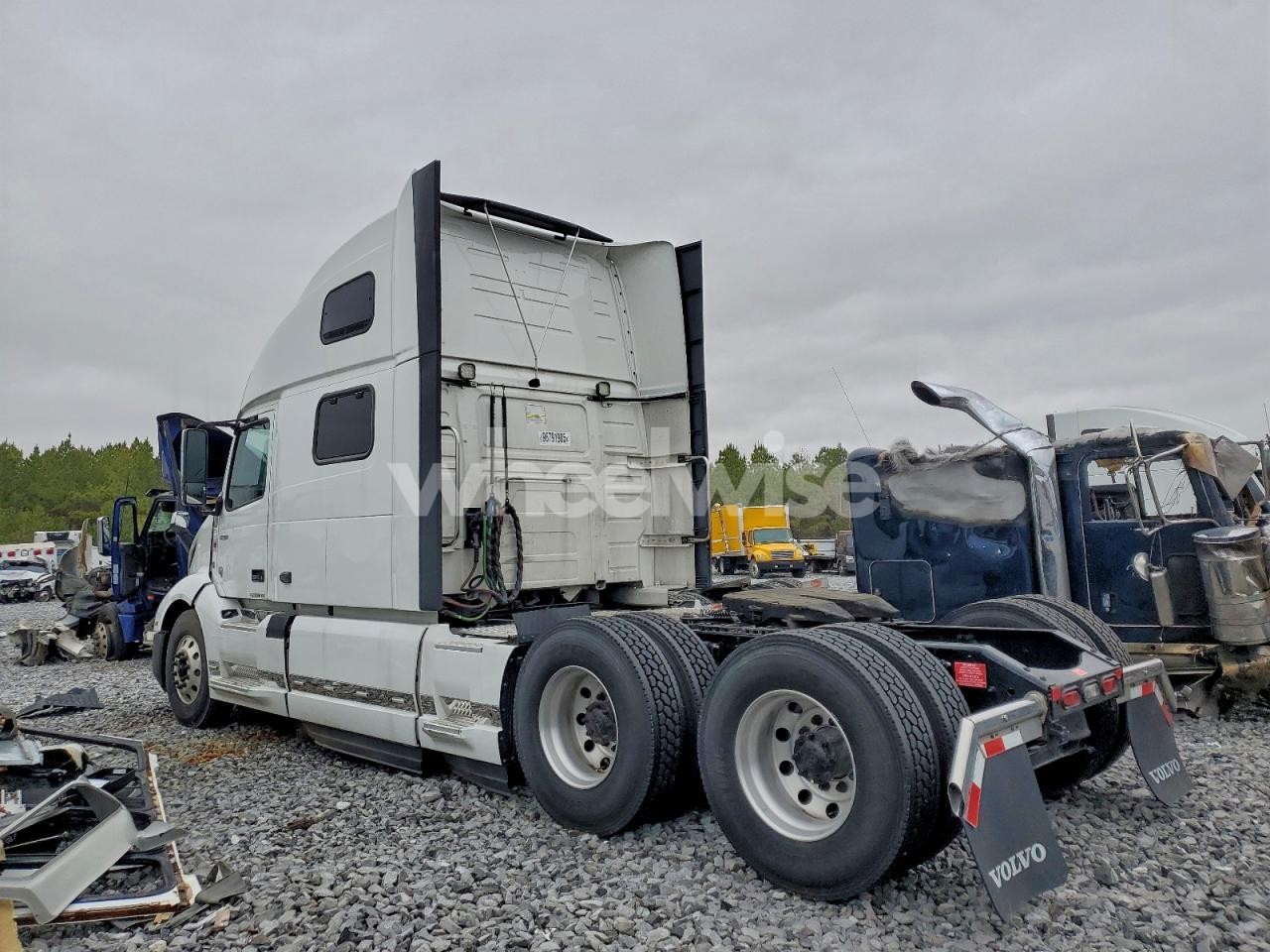 Photo 3 of 2022 VOLVO VNL SEMI TRUCK (VIN 4V4NC9EH3NN308973)