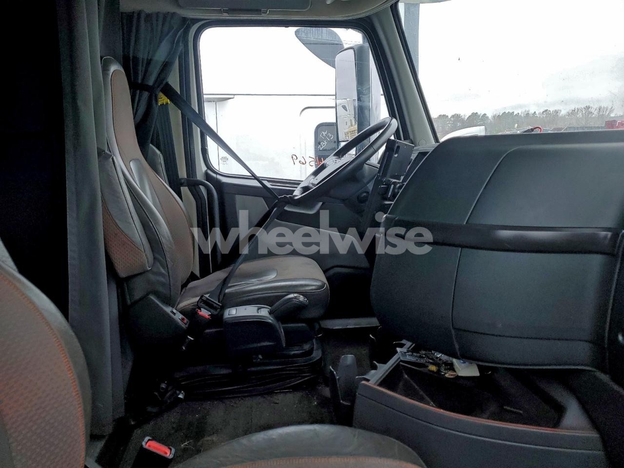 Photo 6 of 2022 VOLVO VNL SEMI TRUCK (VIN 4V4NC9EH3NN308973)