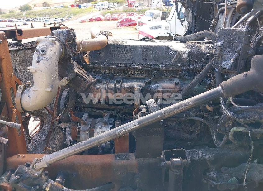 Photo 10 of 2022 Volvo Vnl (VIN 4V4NC9EH3NN320881)