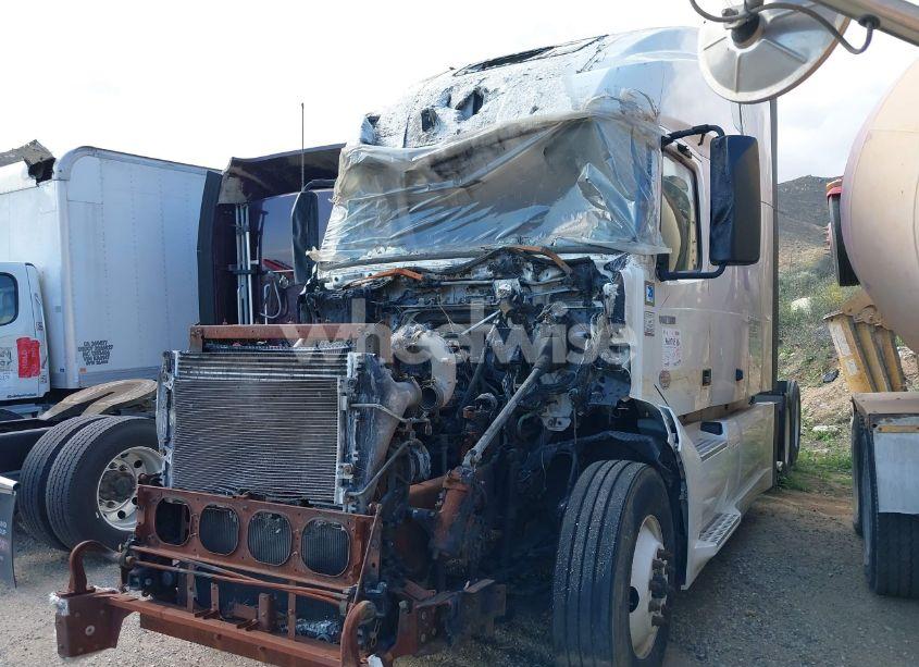 Photo 2 of 2022 Volvo Vnl (VIN 4V4NC9EH3NN320881)